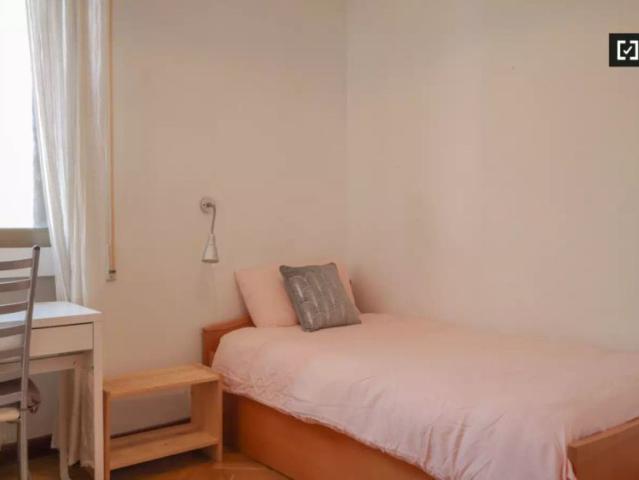 Room in a shared 4 bedroom apartment for rent in Palos de Moguer, perfect for professionals