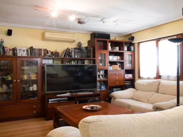Room in a shared 4 bedroom apartment for rent in Peñagrande, bills included, only females