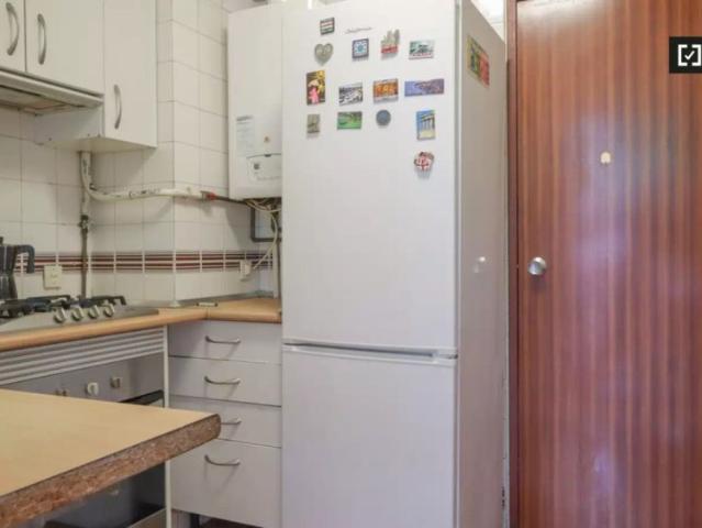 Room in a shared 4 bedroom apartment for rent in Pradolongo