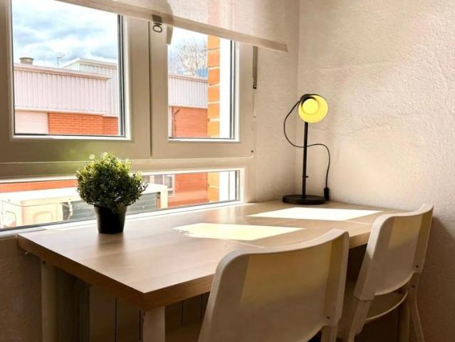 Room in a shared 4 bedroom apartment for rent in Pradolongo, no couples