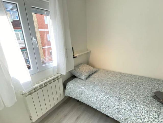 Room in a shared 4 bedroom apartment for rent in Pueblo Nuevo, perfect for students