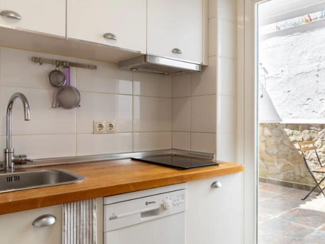 Room in a shared 4 bedroom apartment for rent in Puerta del Ángel