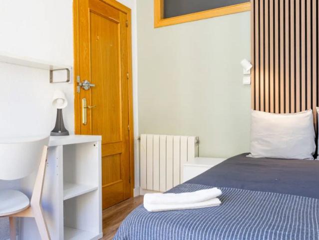 Room in a shared 4 bedroom apartment for rent in Ríos Rosas