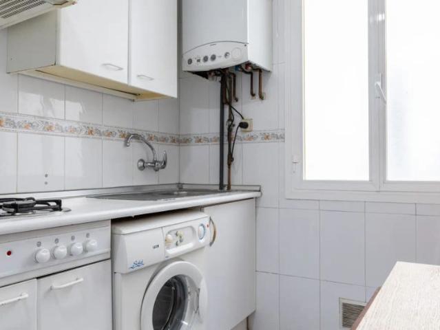 Room in a shared 4 bedroom apartment for rent in Ríos Rosas