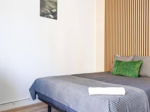 Room in a shared 4 bedroom apartment for rent in Ríos Rosas