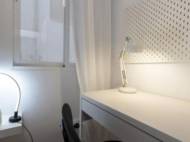 Room in a shared 4 bedroom apartment for rent in Ríos Rosas, professionals only