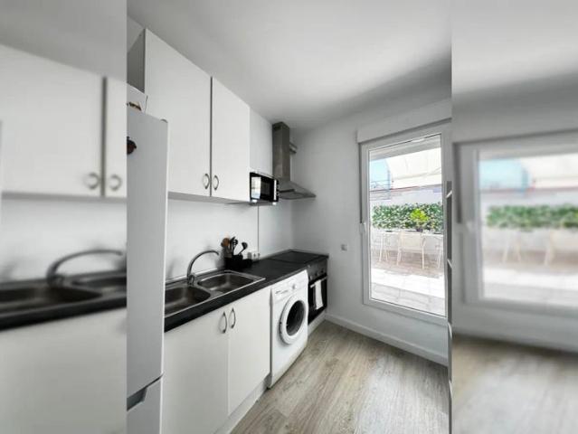 Room in a shared 4 bedroom apartment for rent in Ríos Rosas, perfect for professionals