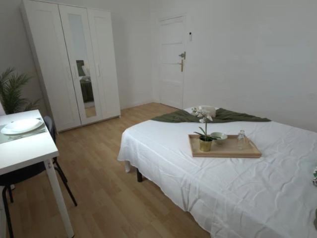 Room in a shared 4 bedroom apartment for rent in Trafalgar