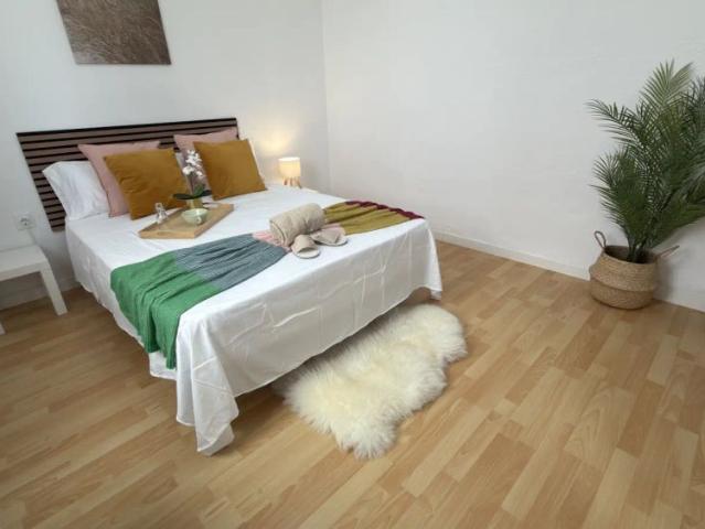 Room in a shared 4 bedroom apartment for rent in Trafalgar