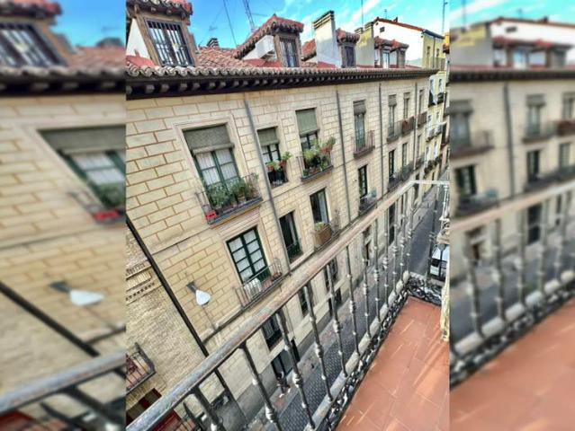 Room in a shared 4 bedroom apartment for rent in Universidad