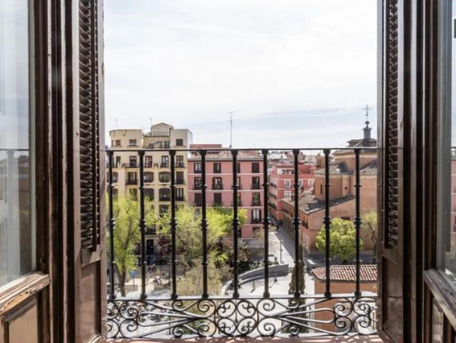 Room in a shared 4 bedroom apartment for rent in Universidad, professionals only