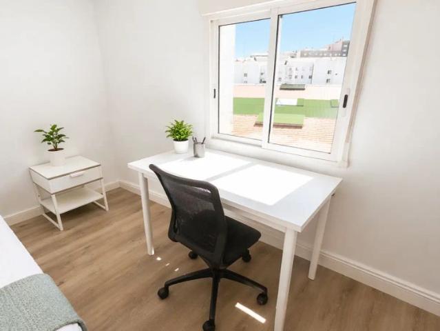 Room in a shared 4 bedroom apartment for rent in Valdezarza, Madrid