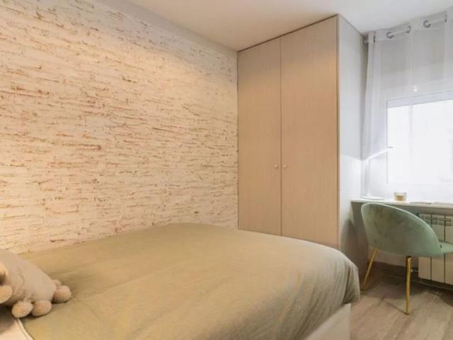 Room in a shared 4 bedroom apartment for rent in Valdeacederas for professionals and students only