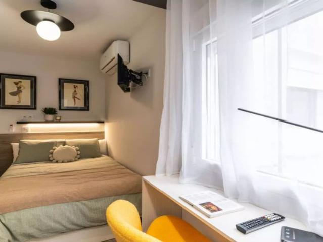 Room in a shared 4 bedroom apartment for rent in Valdeacederas for professionals and students only