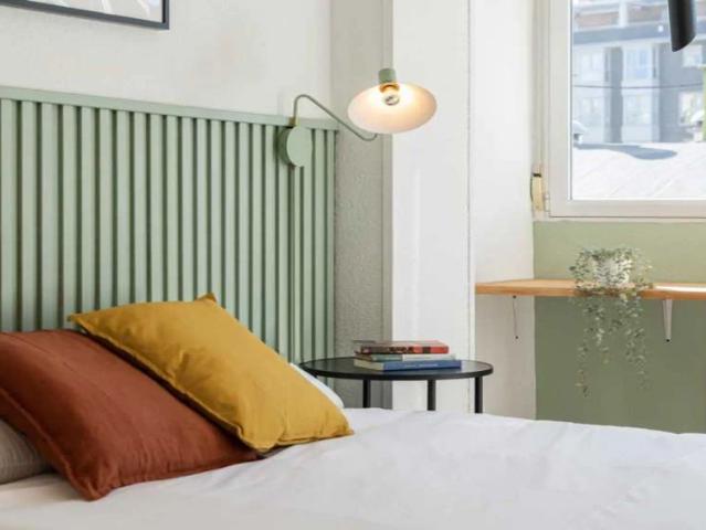 Room in a shared 4 bedroom apartment for rent in Valdeacederas, Madrid, bills included