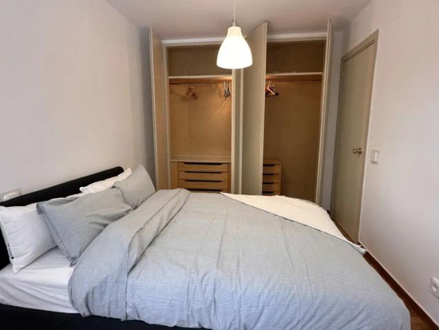 Room in a shared 4 bedroom apartment for rent in Valverde, bills included