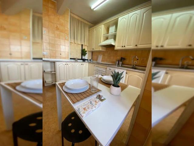 Room in a shared 4 bedroom apartment for rent in Valverde, perfect for students
