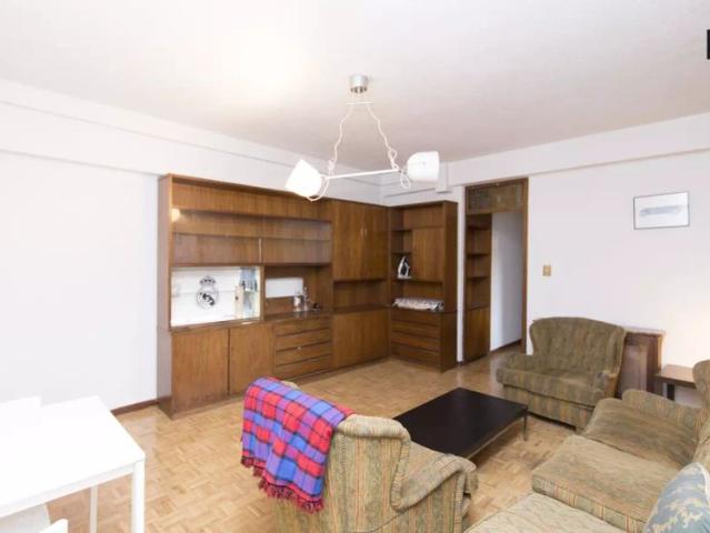 Room in a shared 4 bedroom apartment for rent in Ventas perfect for women