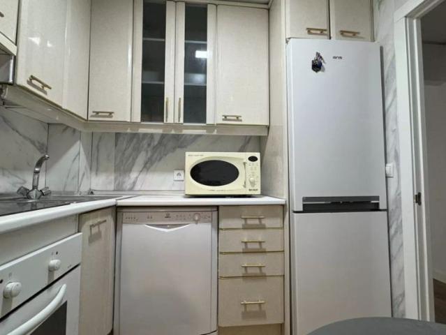 Room in a shared 4 bedroom apartment for rent in Ventas, students welcome