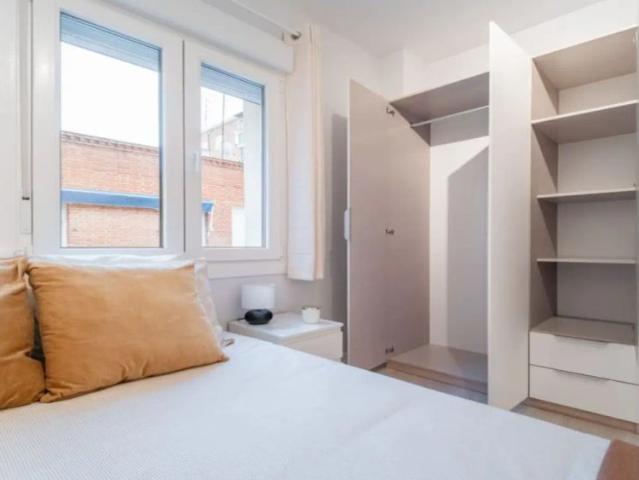 Room in a shared 4 bedroom apartment for rent in Ventas