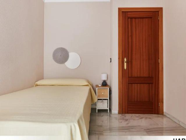Room in a shared 4 bedroom apartment for rent in Villegas, Seville