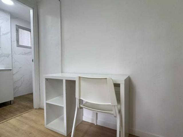 Room in a shared 4 bedroom apartment for rent in Vinateros, Moratalaz