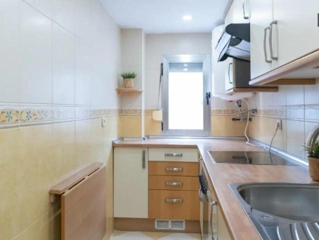 Room in a shared 4 bedroom apartment for rent in Vista Alegre, all bills included