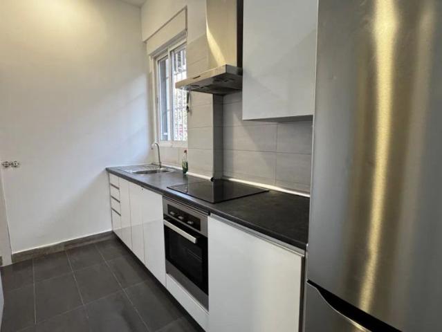 Room in a shared 4 bedroom apartment for rent in Zofío