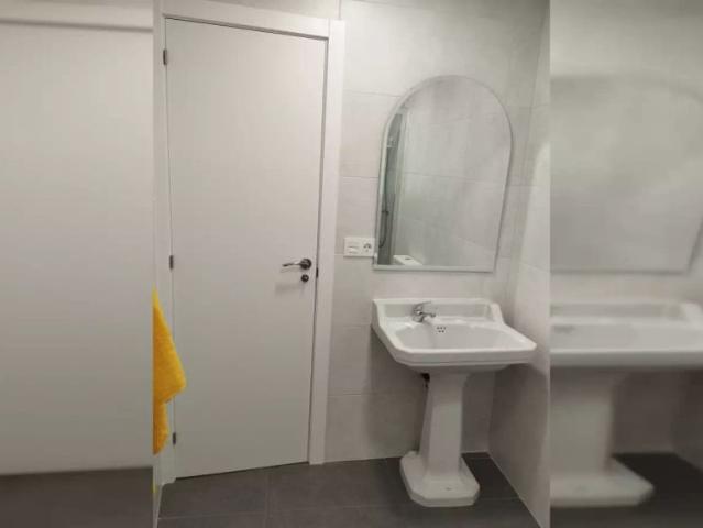 Room in a shared 4 bedroom apartment for rent in Zaragoza