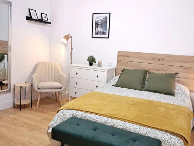 Room in a shared 4 bedroom apartment for rent in Zaragoza, all bills included
