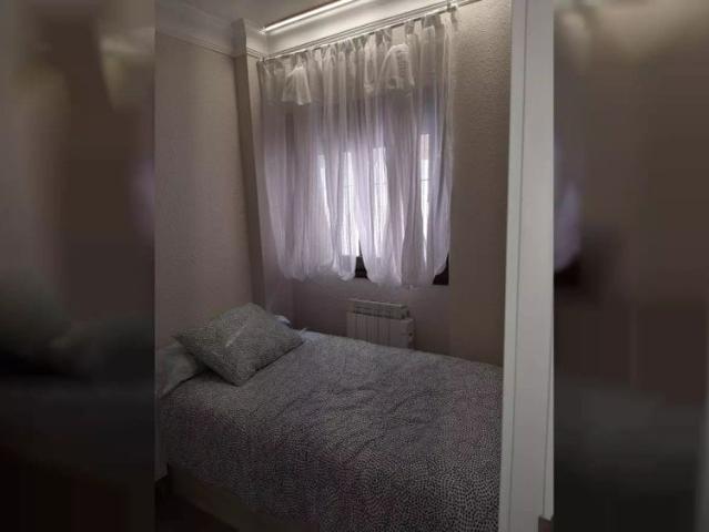 Room in a shared 4 bedroom apartment for rent in Zaragoza, onlyFemales
