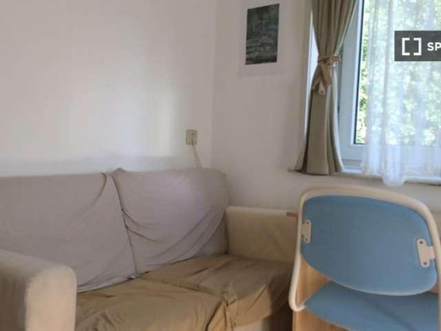 Room in a shared 4 bedroom apartment in Stadsdriehoek