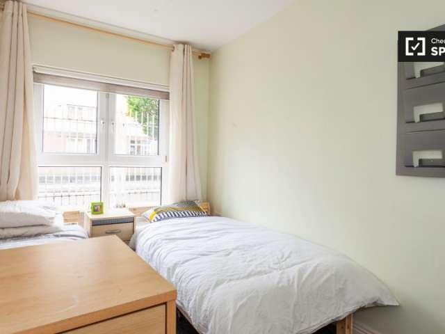 Room in a shared 4 bedroom for rent in Docklands South