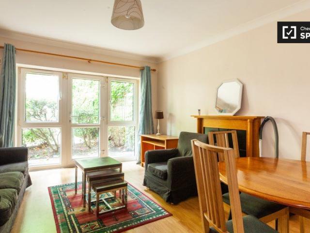 Room in a shared 4 bedroom for rent in Docklands South