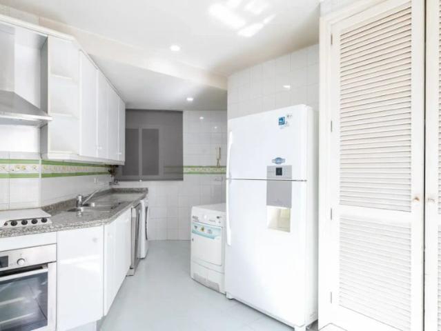 Room in a shared 5 bedroom apartment for professionals and students for rent in Alicante