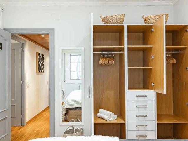 Room in a shared 5 bedroom apartment for rent in Collblanc