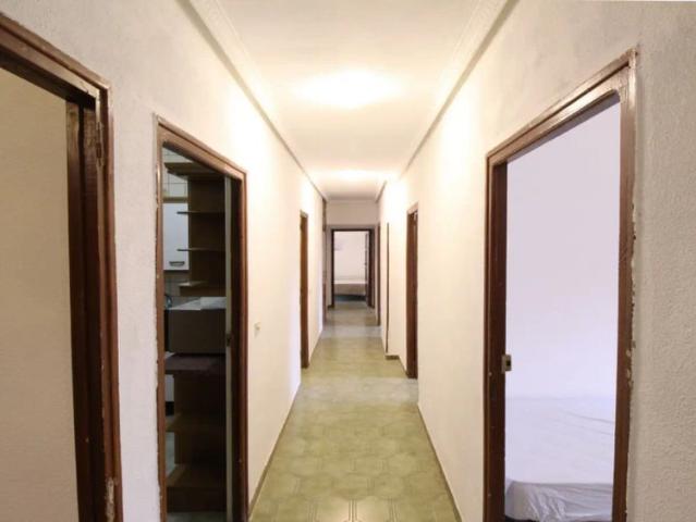 Room in a shared 5 bedroom apartment for rent in Comillas, perfect for professionals