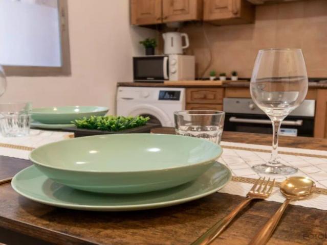 Room in a shared 5 bedroom apartment for rent in Cortes, perfect for students and professionals