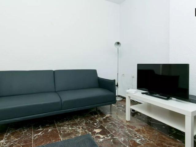 Room in a shared 5 bedroom apartment for rent in Camino de Ronda, professionals and students welcome