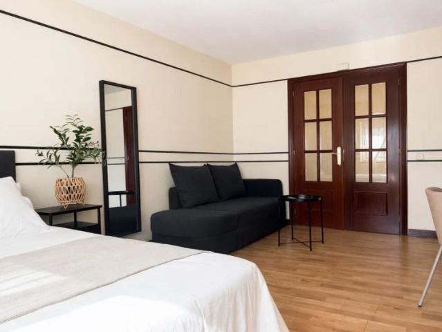 Room in a shared 5 bedroom apartment for rent in Casa de Campo, bills included