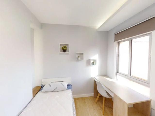 Room in a shared 5 bedroom apartment for rent in Casería de Montijo