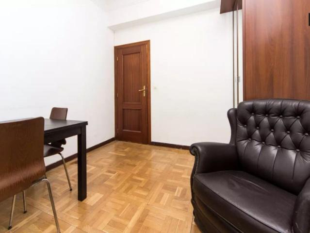 Room in a shared 5 bedroom apartment for rent in Castellana