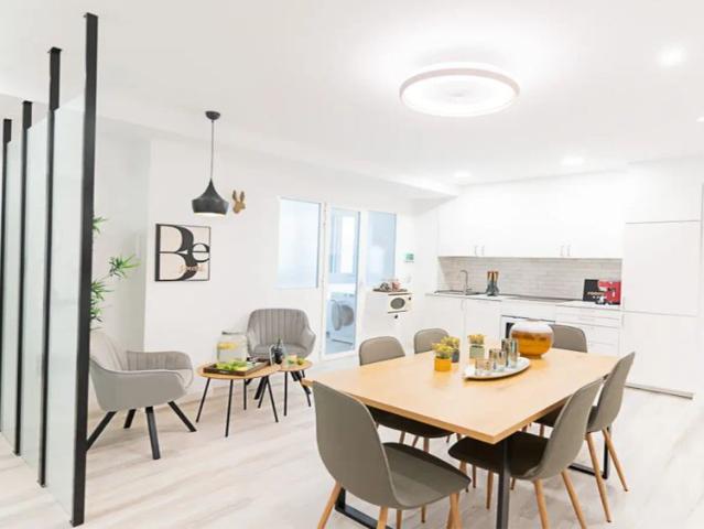 Room in a shared 5 bedroom apartment for rent in Castilla