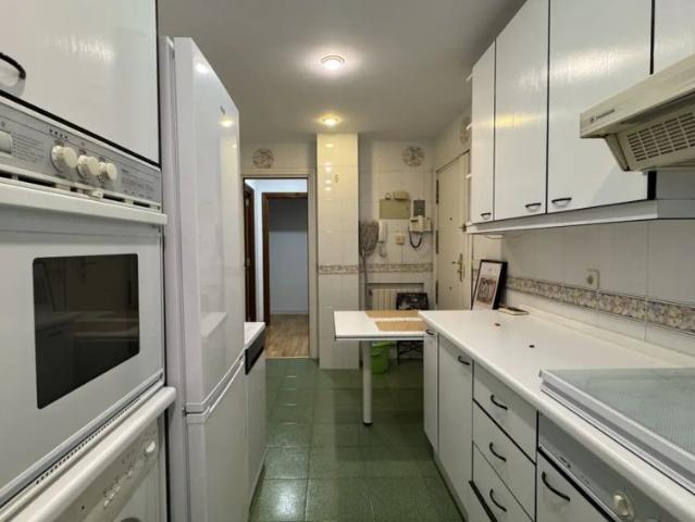 Room in a shared 5 bedroom apartment for rent in Castillejos