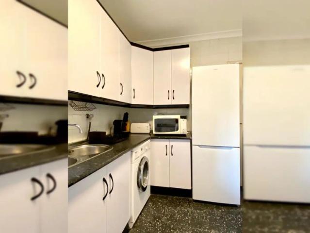 Room in a shared 5 bedroom apartment for rent in Castillejos, perfect for professionals and students