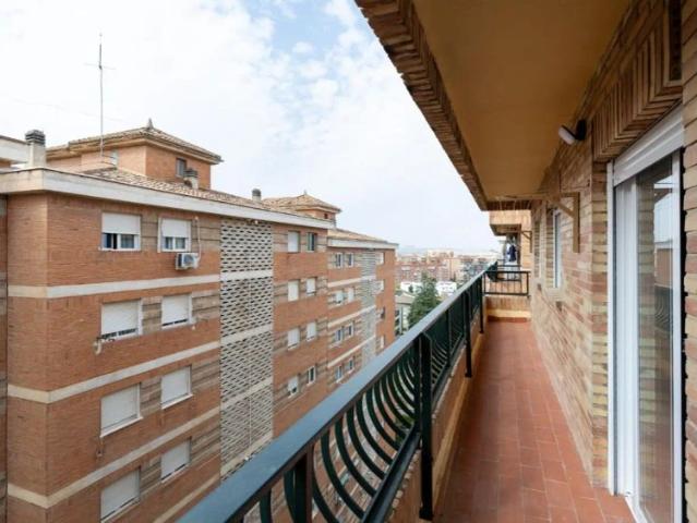 Room in a shared 5 bedroom apartment for rent in Cervantes