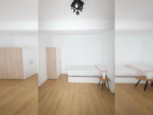 Room in a shared 5 bedroom apartment for rent in Ciutat Jardí