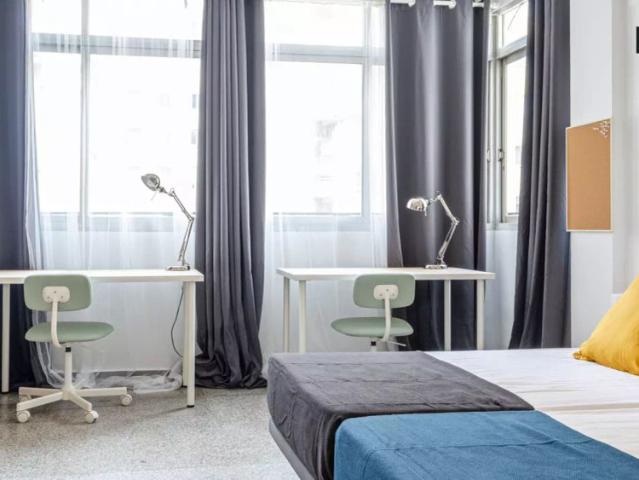 Room in a shared 5 bedroom apartment for rent in Ciutat Universitária