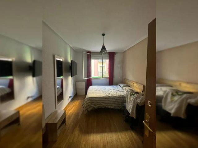 Room in a shared 5 bedroom apartment for rent in Cuatro Caminos, perfect for professionals and students