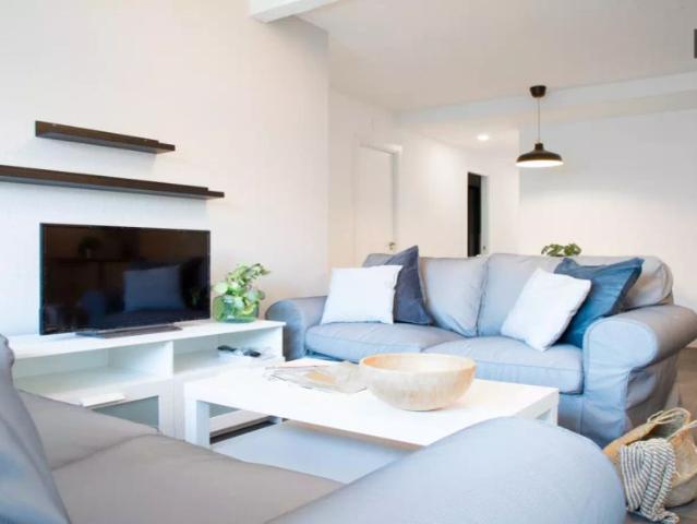 Room in a shared 5 bedroom apartment for rent in Abrantes